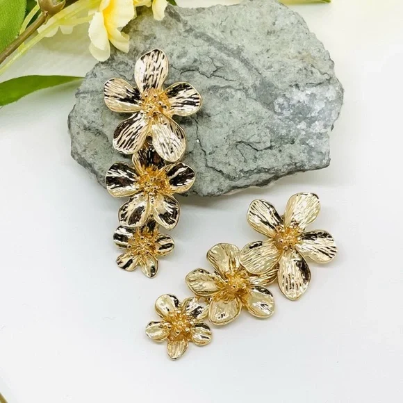 NEW Anthropologie Shashi "Botanique" Flower Design Gold Drop Earrings - Picture 2 of 15